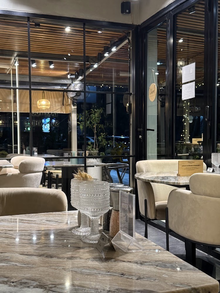 L'ORANGE bar and dining room
